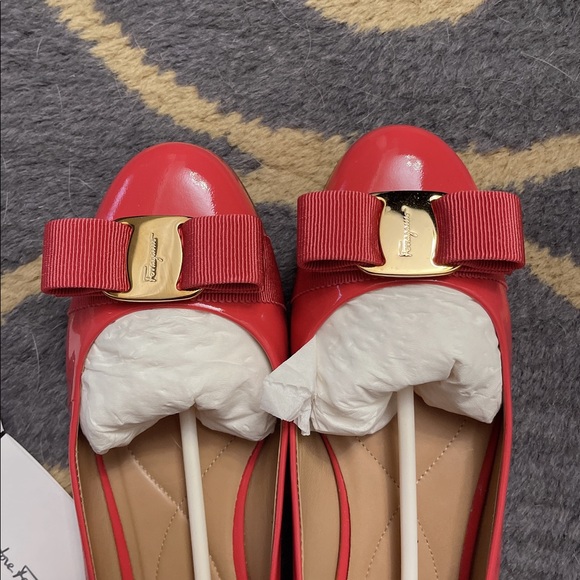 Salvatore Ferragamo Varina flat shoes Like New - Picture 2 of 10